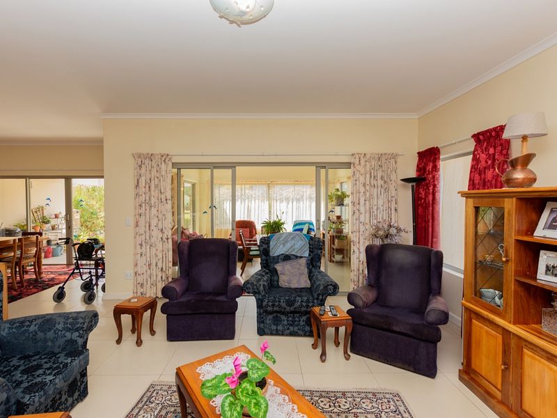 SPORTS FINATIC'S DELIGHT IN THE GOLF ESTATE WHERE WILD DEER ROAM AND THE SPORTS FAMILY FEEL AT HOME - Photo 7