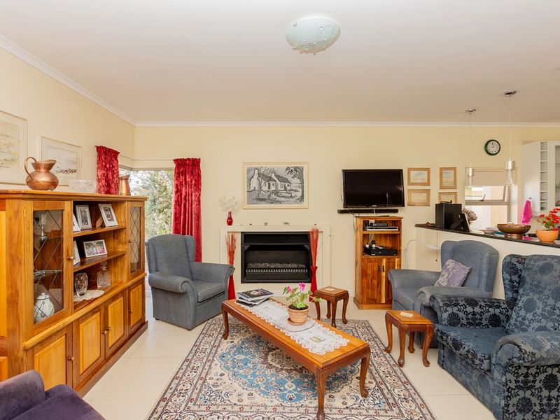 SPORTS FINATIC'S DELIGHT IN THE GOLF ESTATE WHERE WILD DEER ROAM AND THE SPORTS FAMILY FEEL AT HOME - Photo 6