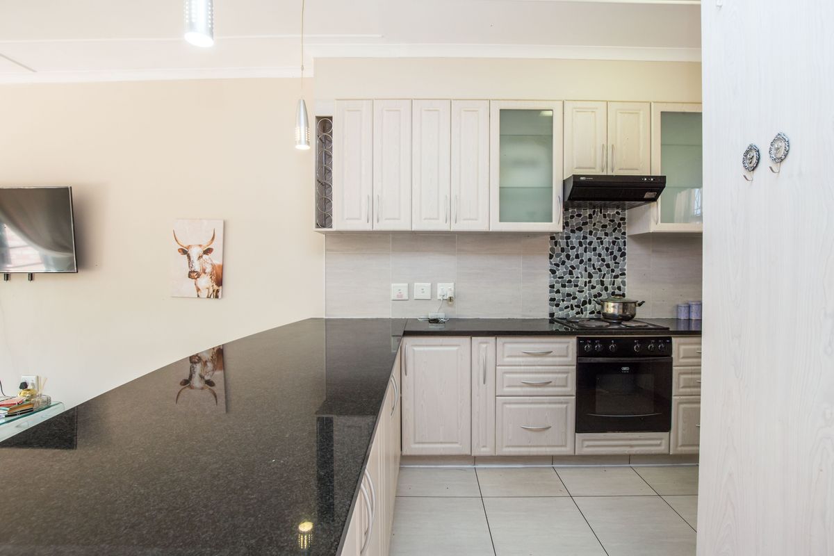 2 Beds with 2 Parkings  Essenwood - Photo 3