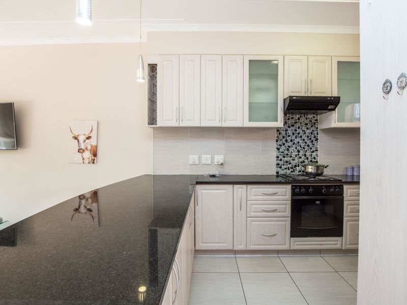 2 Beds with 2 Parkings  Essenwood - Photo 3