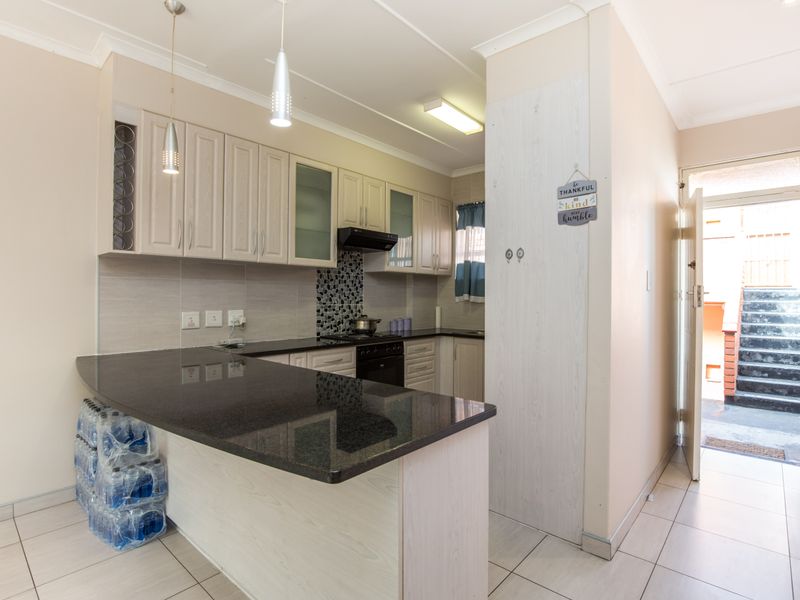 2 Beds with 2 Parkings  Essenwood - Photo 5