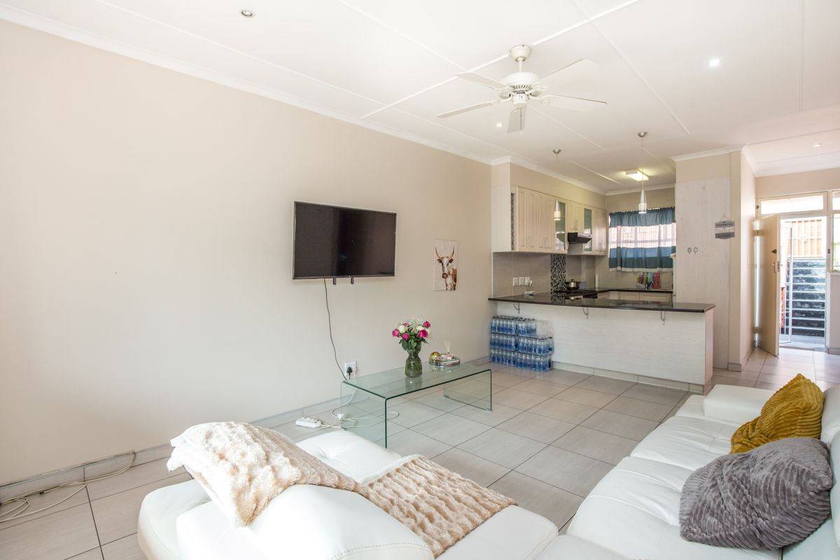 2 Beds with 2 Parkings  Essenwood - Photo 4