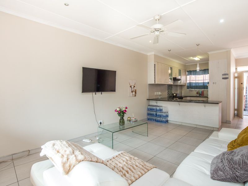 2 Beds with 2 Parkings  Essenwood - Photo 4