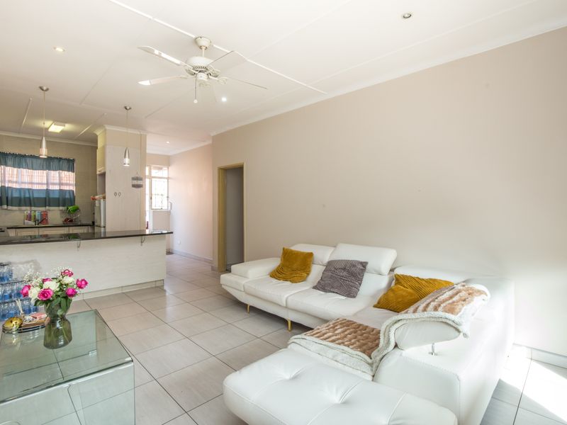 2 Beds with 2 Parkings  Essenwood - Photo 2