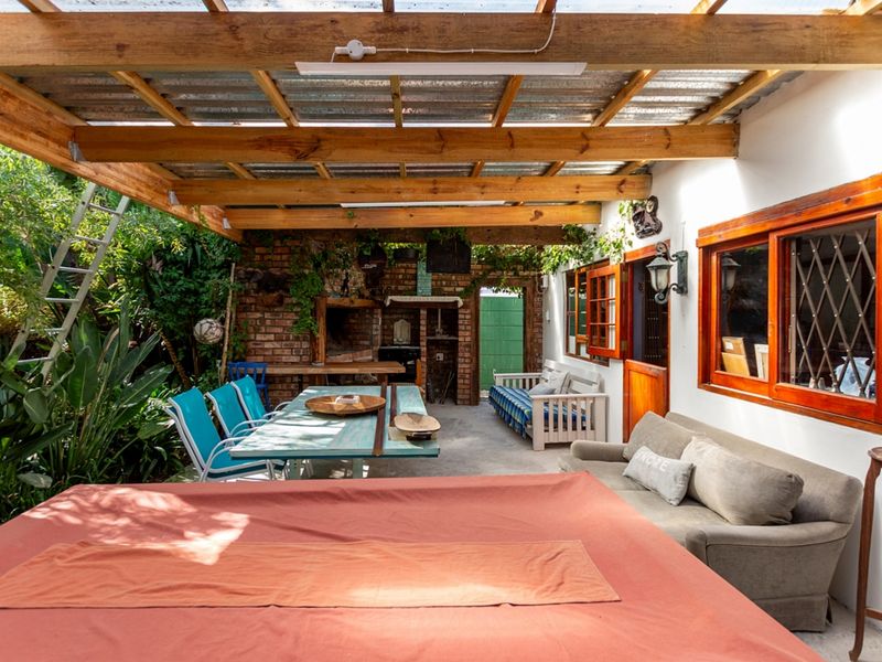 Private Garden Paradise — Tandem Garage, Separate Flat & Outstanding Entertainment Areas - Photo 5