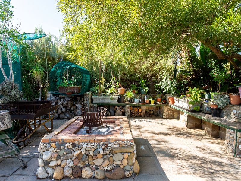 Private Garden Paradise — Tandem Garage, Separate Flat & Outstanding Entertainment Areas - Photo 10