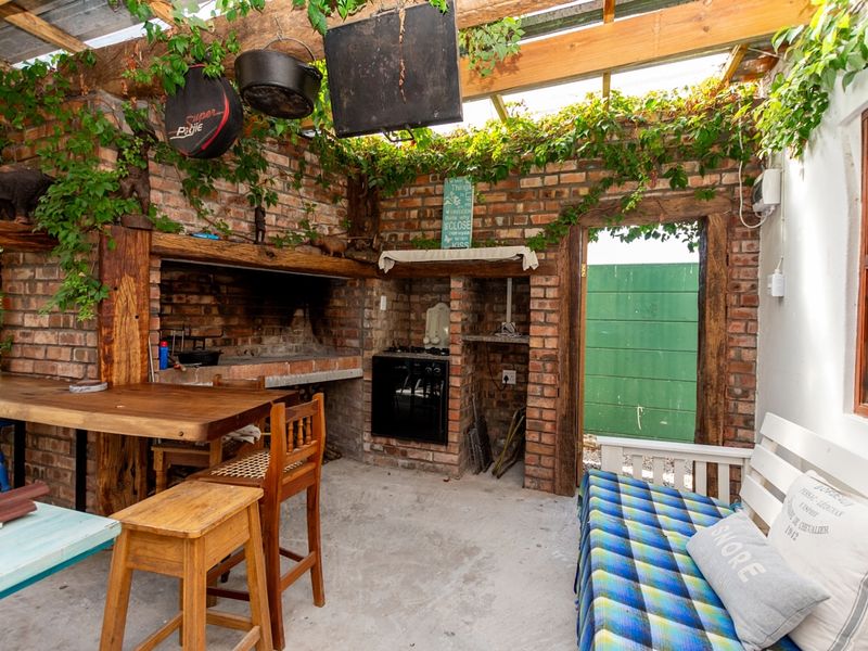 Private Garden Paradise — Tandem Garage, Separate Flat & Outstanding Entertainment Areas - Photo 6