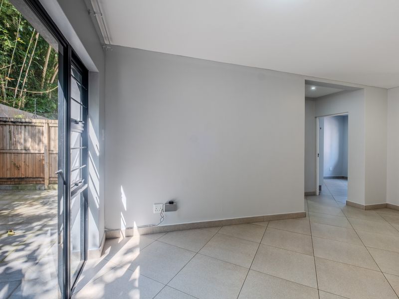 Modern ground floor unit in Parkhill. - Photo 5