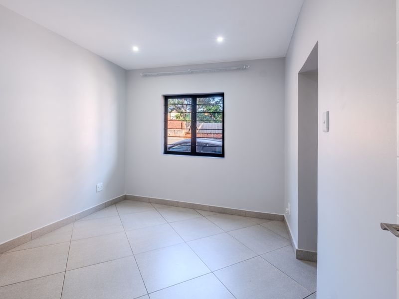 Modern ground floor unit in Parkhill. - Photo 9