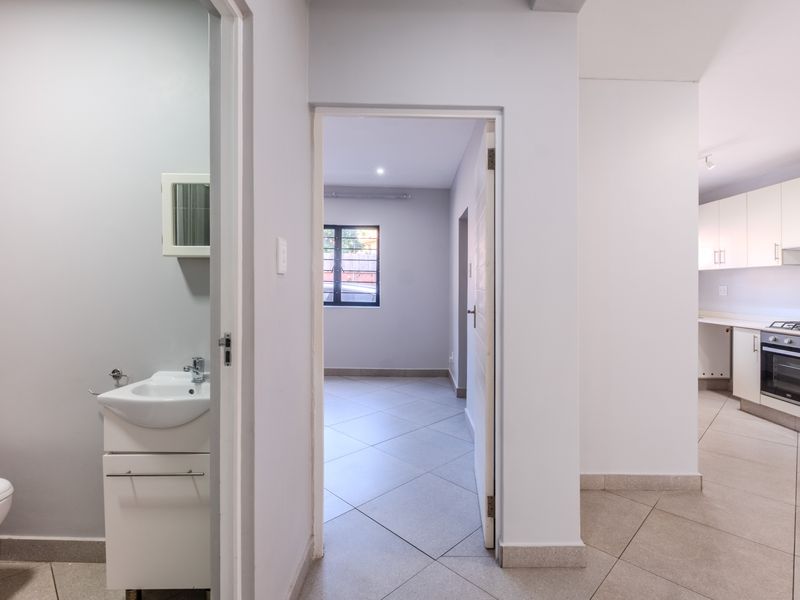 Modern ground floor unit in Parkhill. - Photo 8