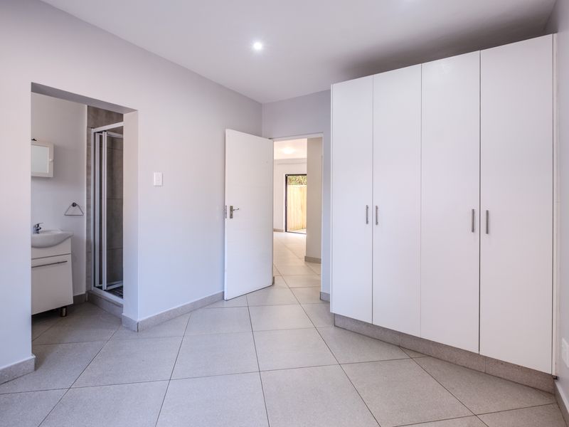 Modern ground floor unit in Parkhill. - Photo 10