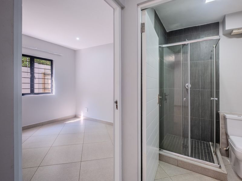 Modern ground floor unit in Parkhill. - Photo 7