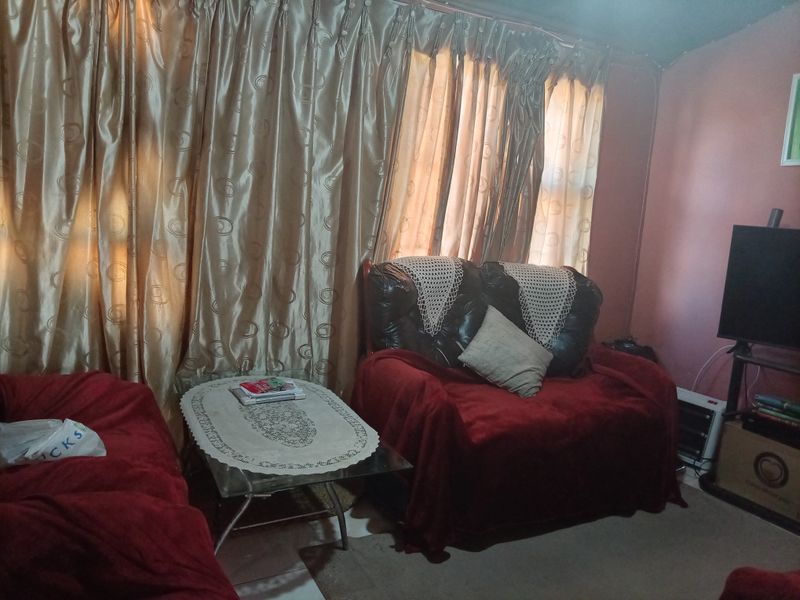 Charming 2-Bedroom Home with Flatlet – Prime Location - Photo 8