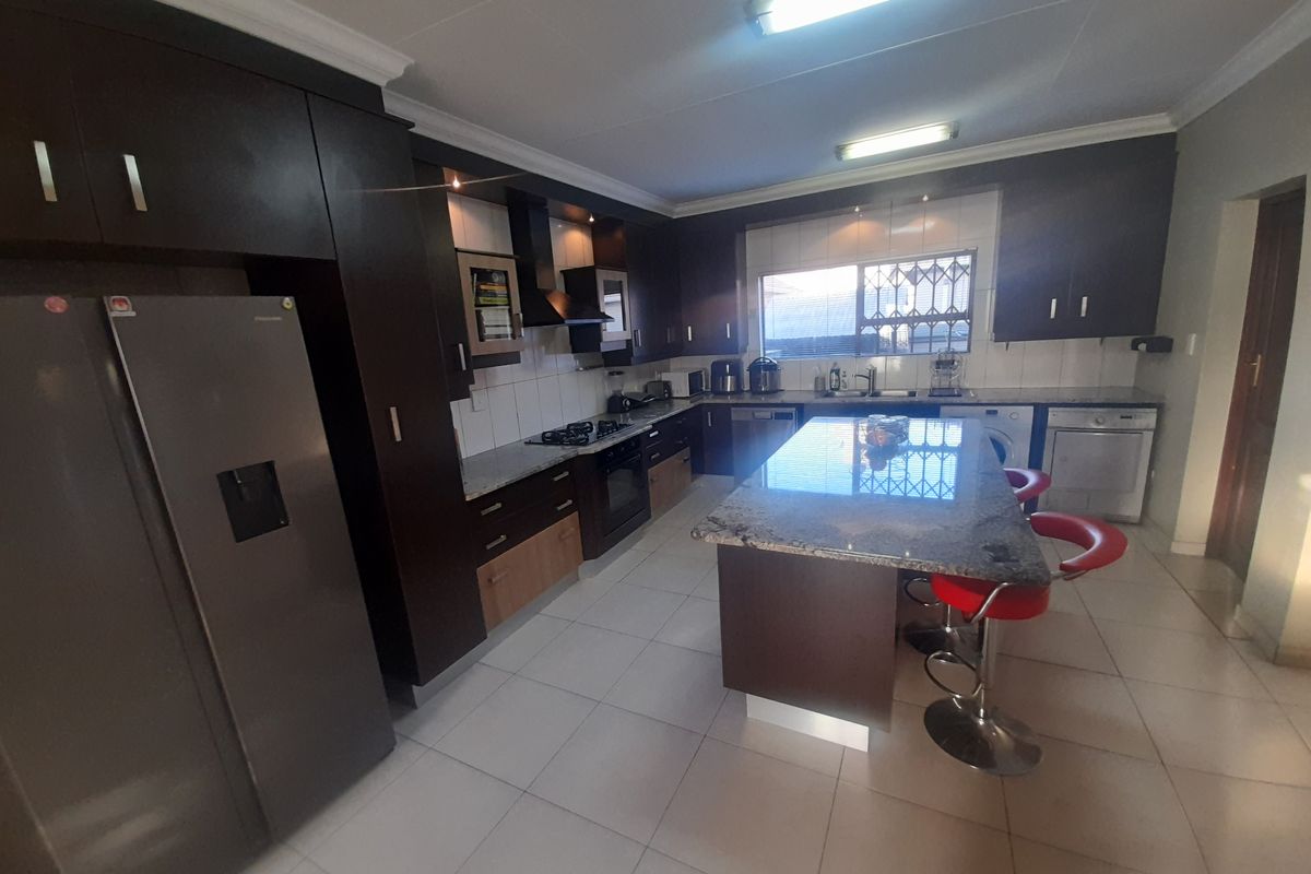 Modern Townhouse in SW 5 @ R14,850 - Photo 4