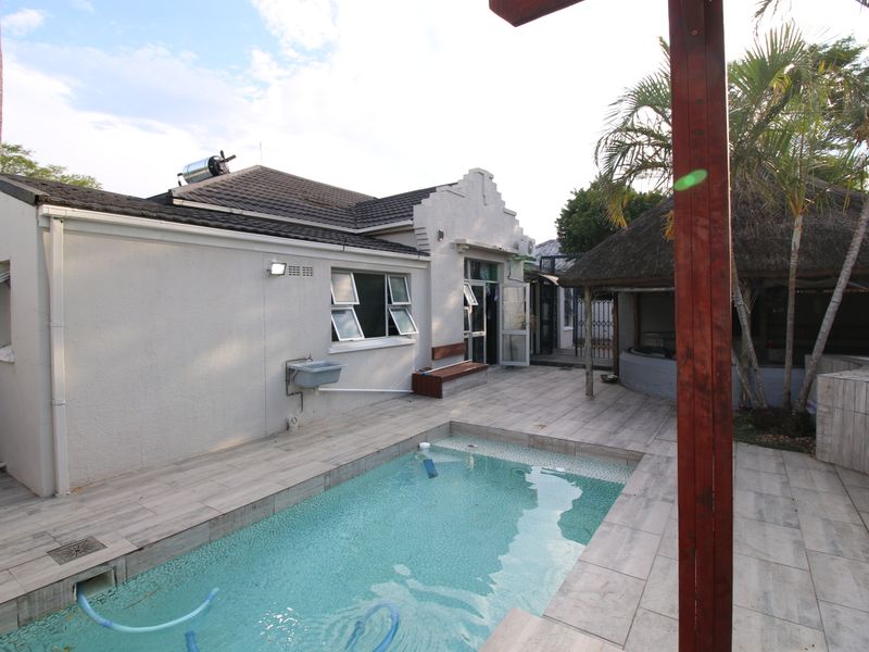 Spacious 5-Bedroom Family Home with Outside Rooms in Sought-After Vincent - Photo 4