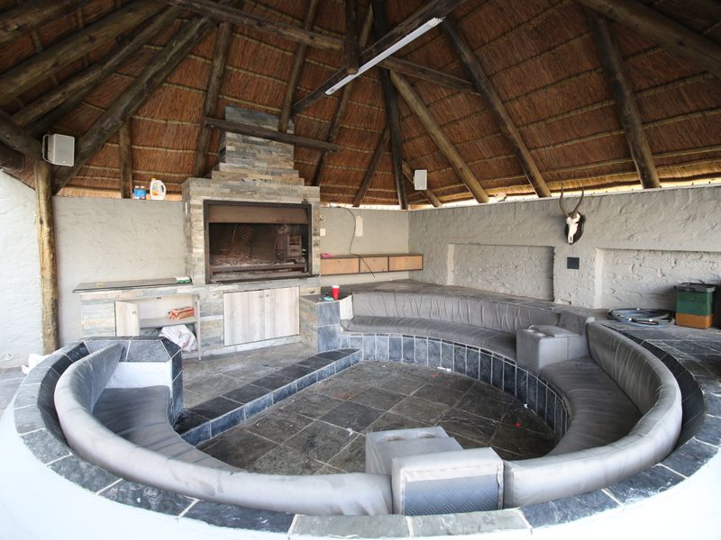 Spacious 5-Bedroom Family Home with Outside Rooms in Sought-After Vincent - Photo 3