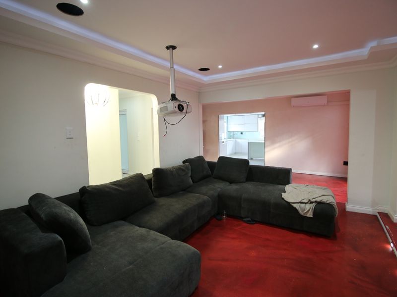 Spacious 5-Bedroom Family Home with Outside Rooms in Sought-After Vincent - Photo 6