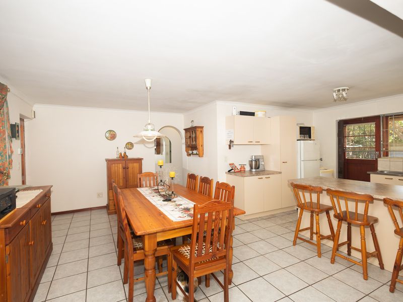 Immaculate 2 Bedroom home with built-in bar and undercover braai on spacious plot - Photo 3