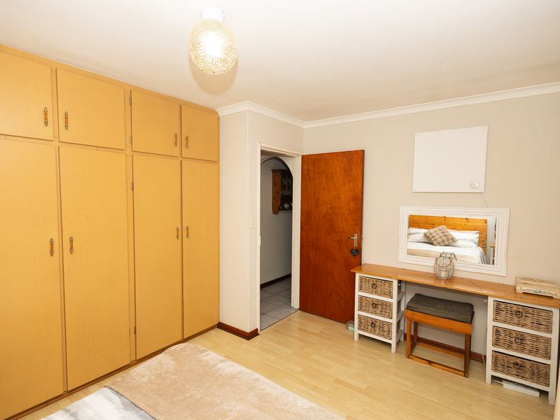 Immaculate 2 Bedroom home with built-in bar and undercover braai on spacious plot - Photo 9