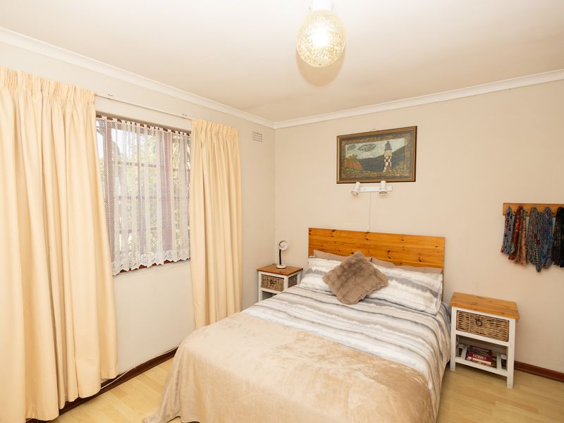 Immaculate 2 Bedroom home with built-in bar and undercover braai on spacious plot - Photo 8