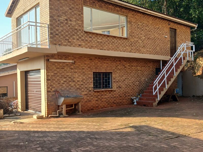 3 Bedroom House, with 2 cottages - Photo 10