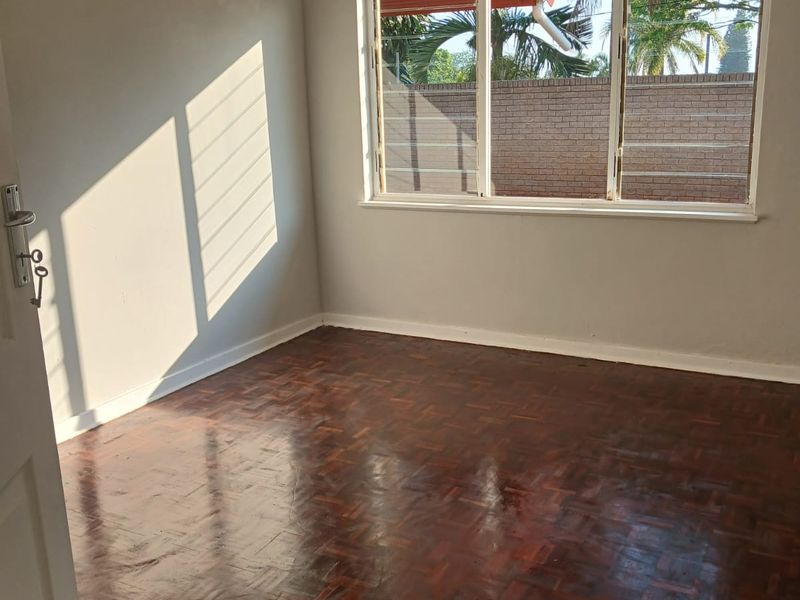 3 Bedroom House, with 2 cottages - Photo 6