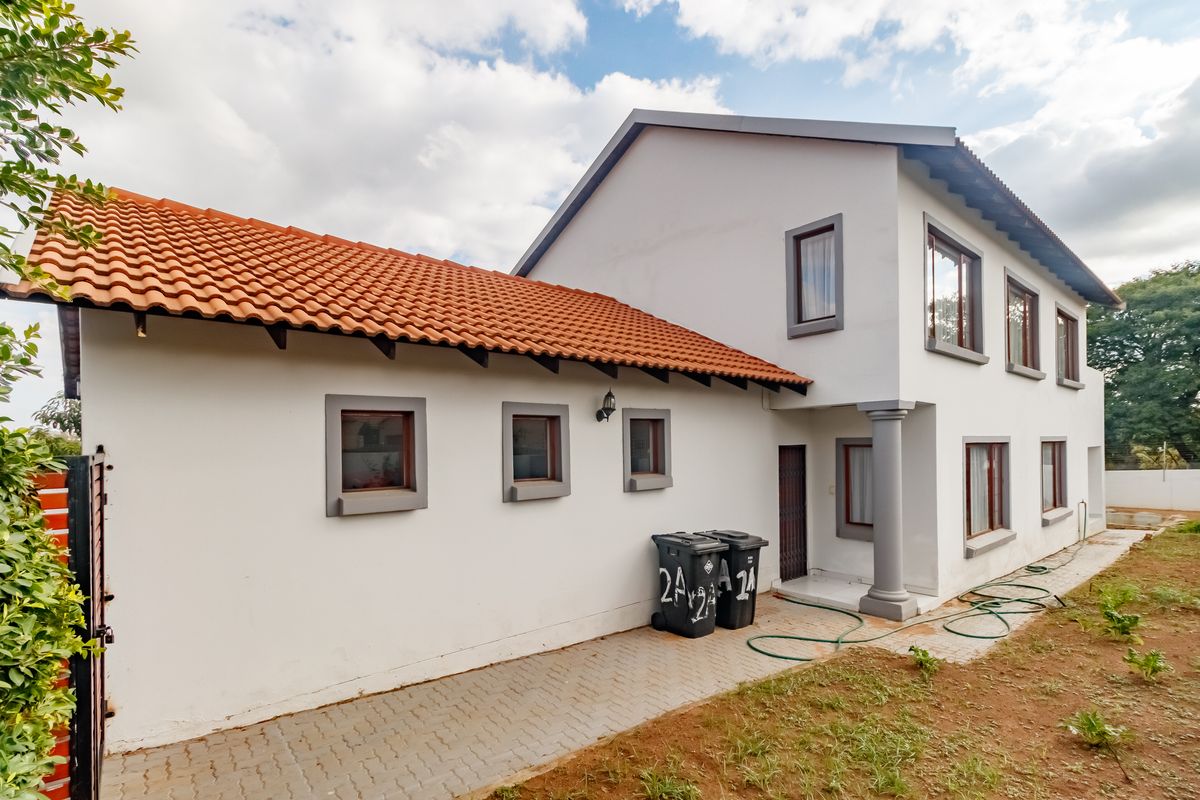 Charming Family Haven in Country View, Midrand - Photo 2