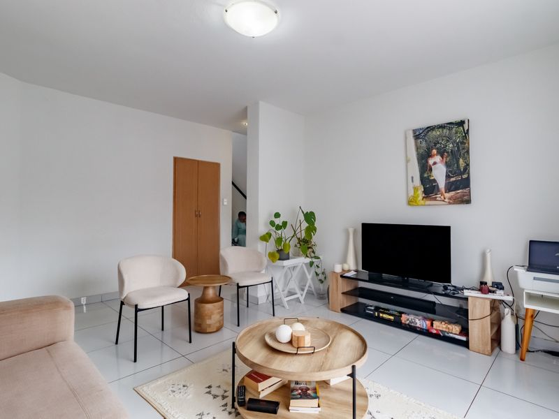 Charming Family Haven in Country View, Midrand - Photo 6