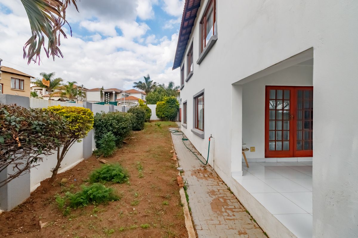 Charming Family Haven in Country View, Midrand - Photo 3