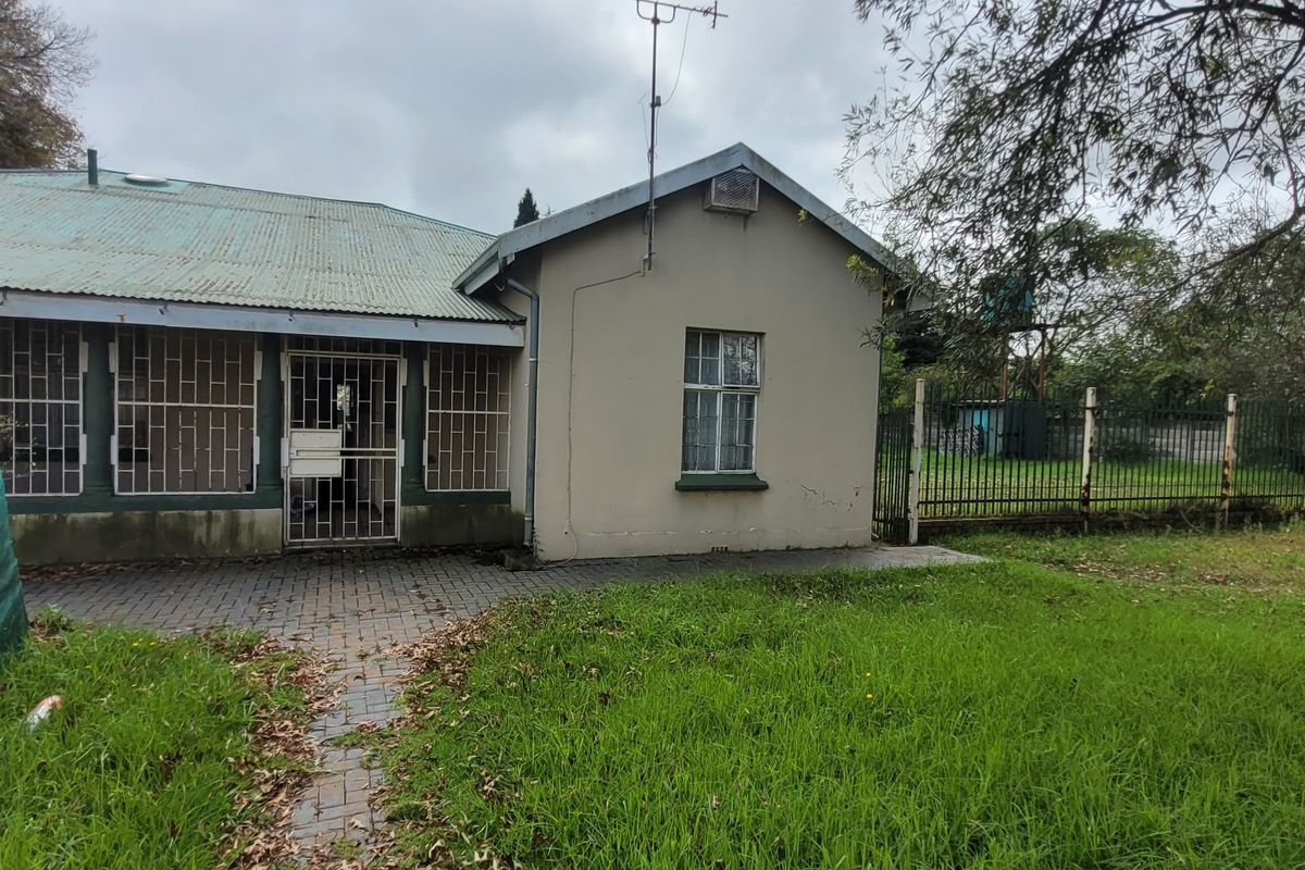 An Investment property on a huge corner stand! - Photo 3