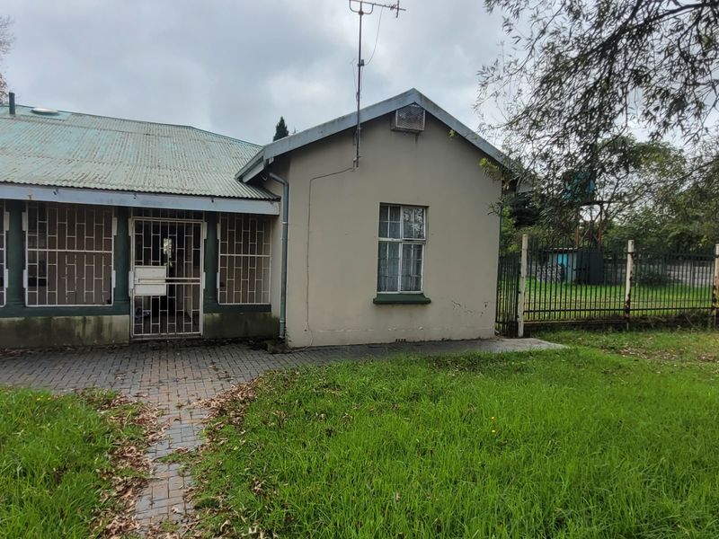 An Investment property on a huge corner stand! - Photo 3