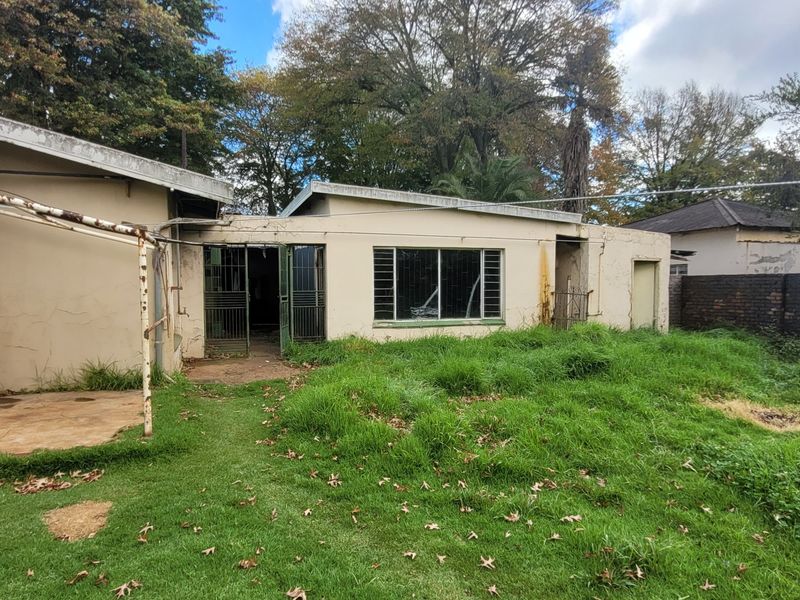 An Investment property on a huge corner stand! - Photo 8