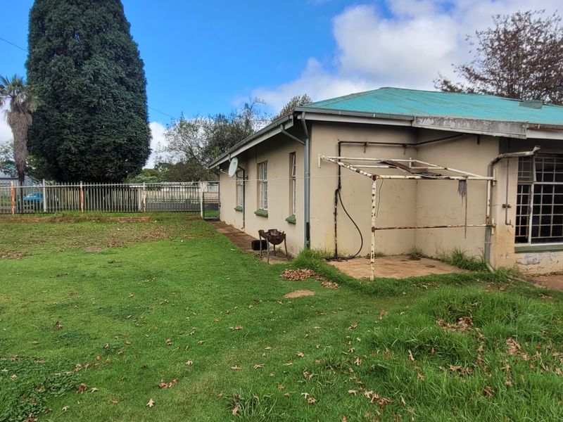 An Investment property on a huge corner stand! - Photo 7