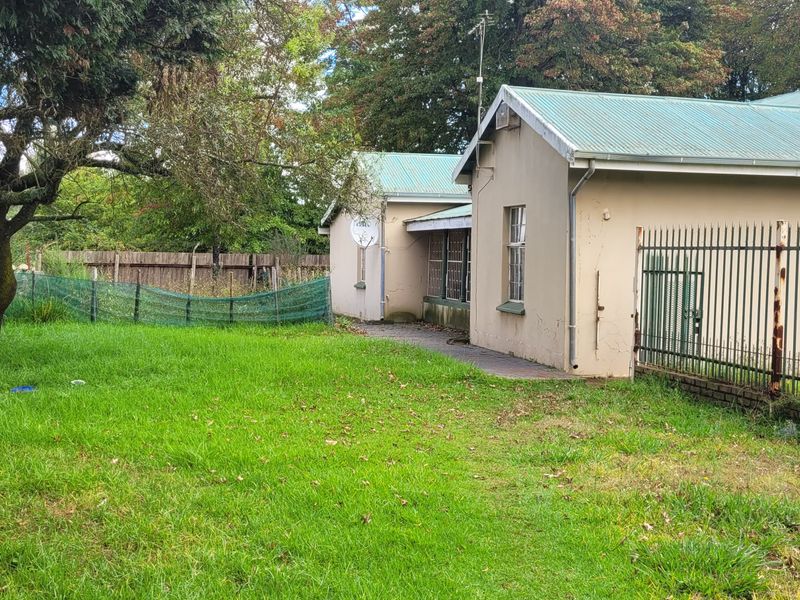 An Investment property on a huge corner stand! - Photo 2