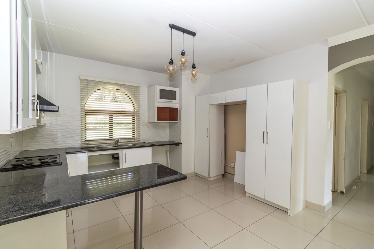 Spacious 3 Bed Ground Floor apartment - Photo 5