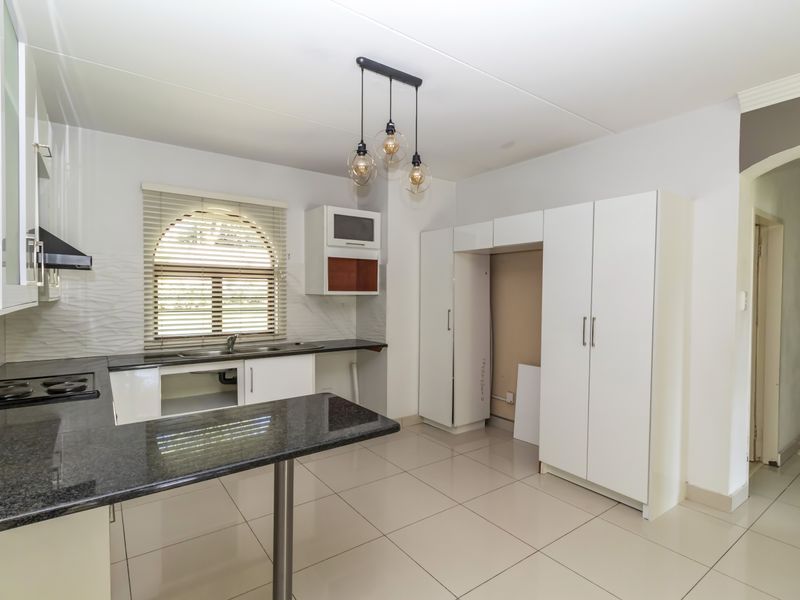 Spacious 3 Bed Ground Floor apartment - Photo 5