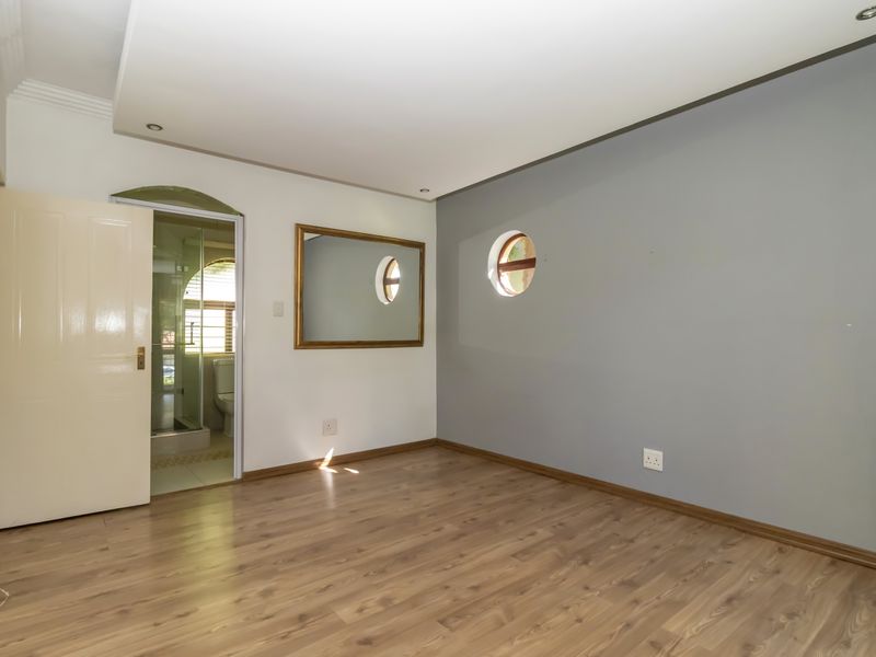 Spacious 3 Bed Ground Floor apartment - Photo 10