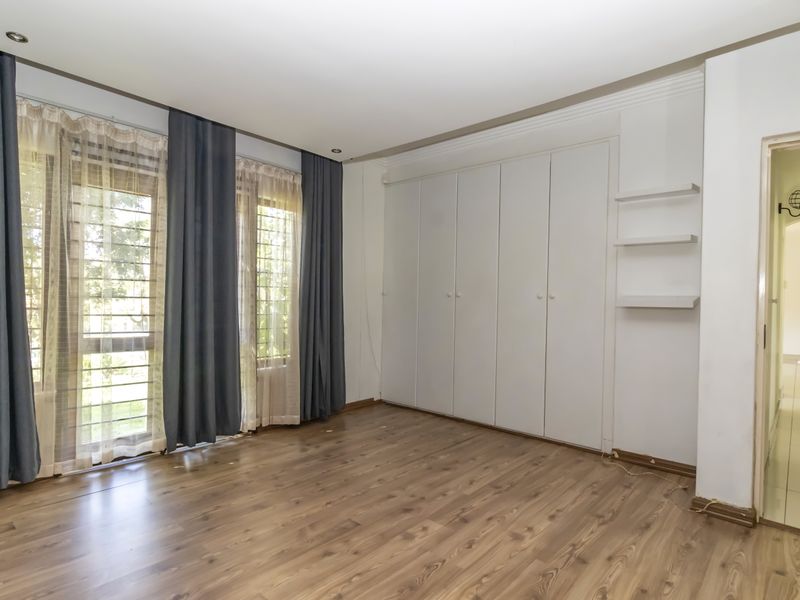 Spacious 3 Bed Ground Floor apartment - Photo 8