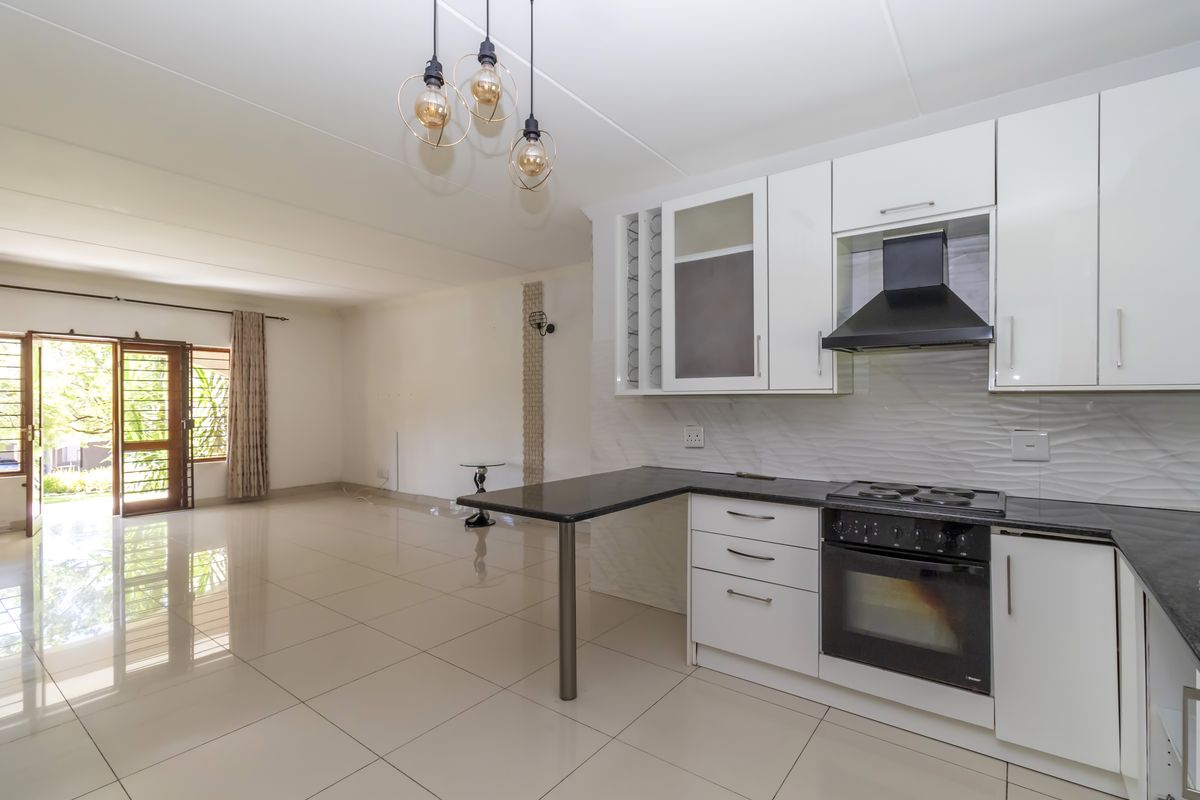 Spacious 3 Bed Ground Floor apartment - Photo 4