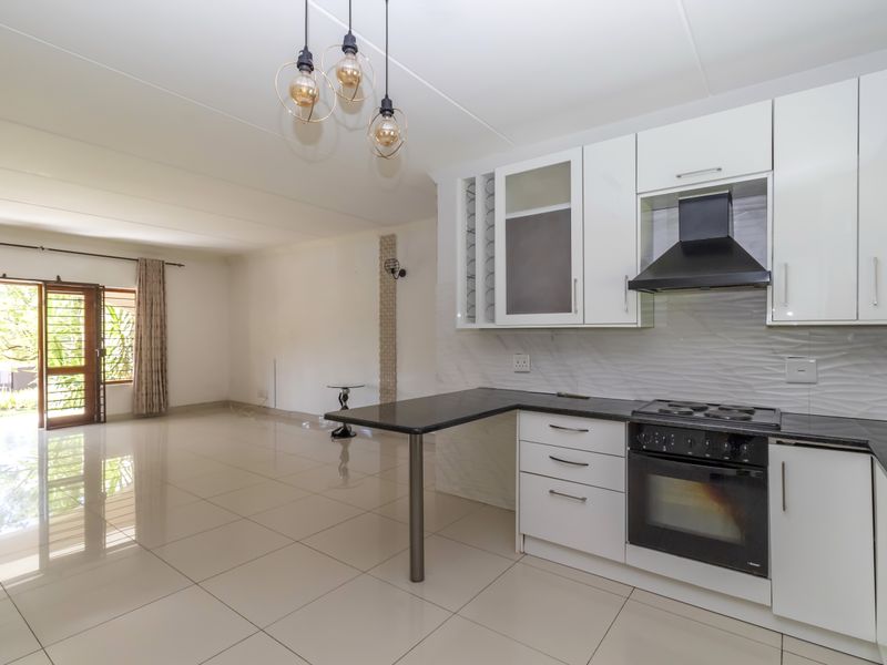Spacious 3 Bed Ground Floor apartment - Photo 4