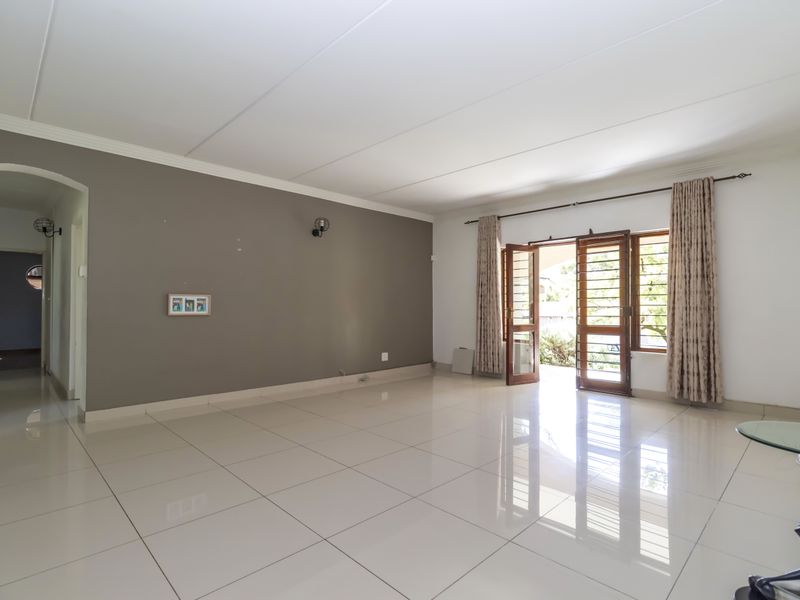 Spacious 3 Bed Ground Floor apartment - Photo 6