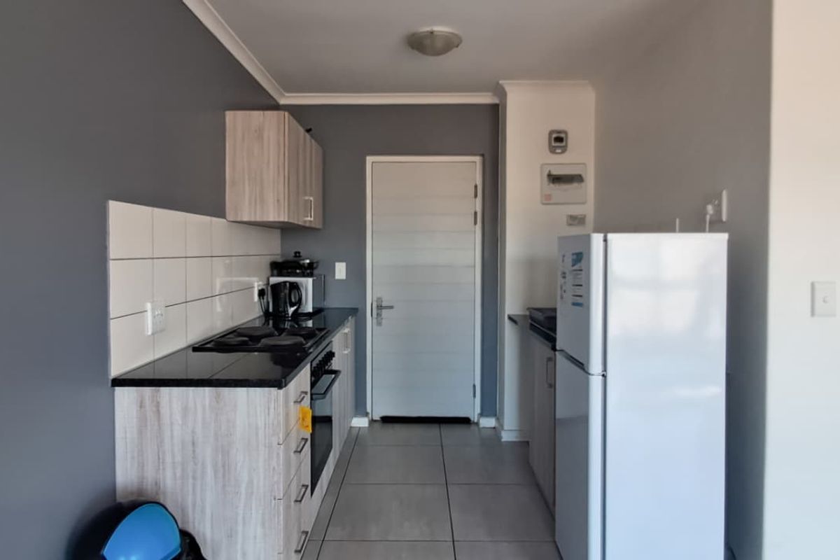 Modern Two Bedroom Apartment ! - Photo 3