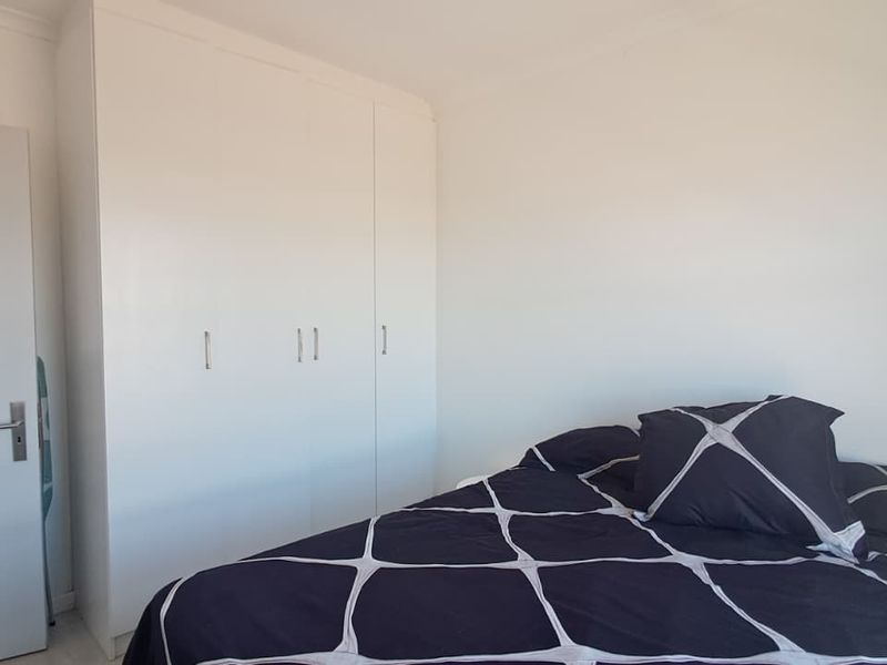 Modern Two Bedroom Apartment ! - Photo 10