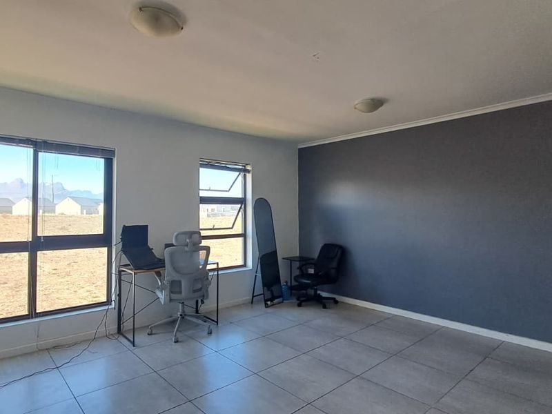 Modern Two Bedroom Apartment ! - Photo 8