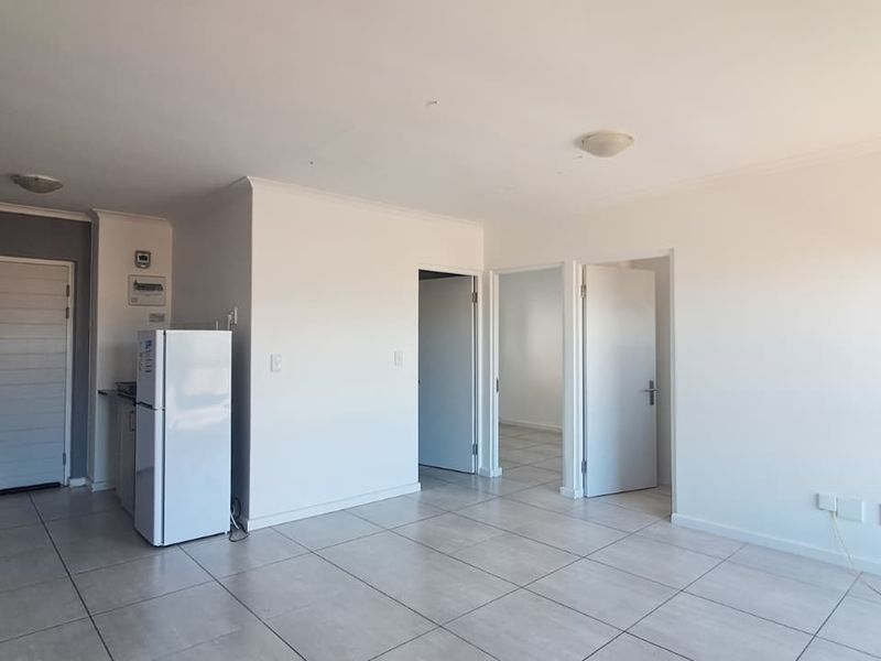 Modern Two Bedroom Apartment ! - Photo 6