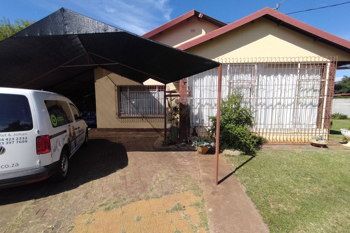 Spacious Family Home with Flatlet and Great Potential in Pretoria North - Photo 4