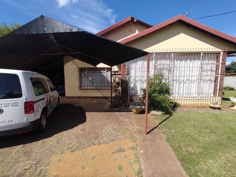 Spacious Family Home with Flatlet and Great Potential in Pretoria North - Photo 4