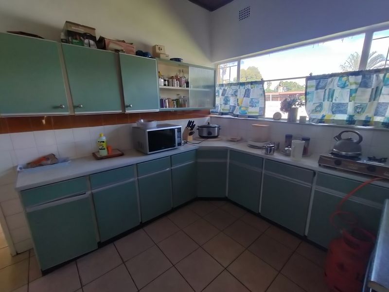 Spacious Family Home with Flatlet and Great Potential in Pretoria North - Photo 7