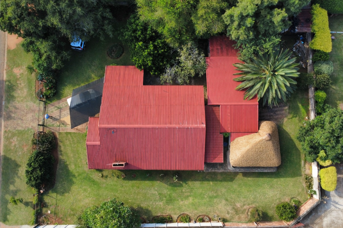 Spacious Family Home with Flatlet and Great Potential in Pretoria North - Photo 2