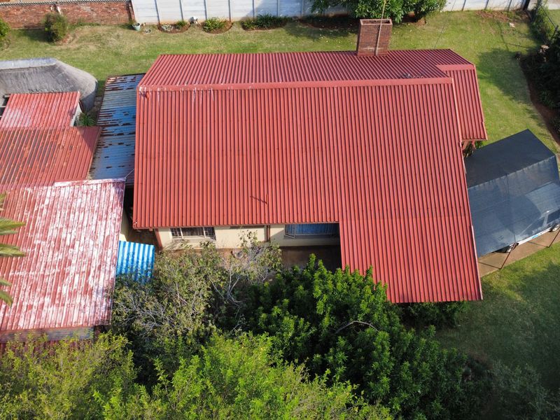 Spacious Family Home with Flatlet and Great Potential in Pretoria North - Photo 3